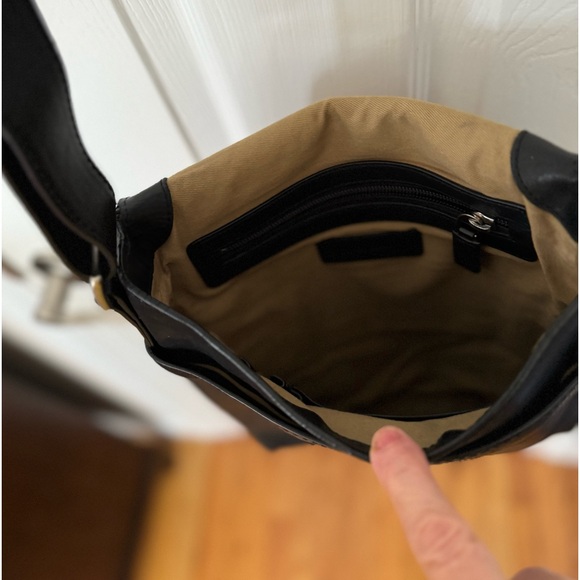 Cole Haan full leather crossbody messenger bag with flap - Picture 3 of 4